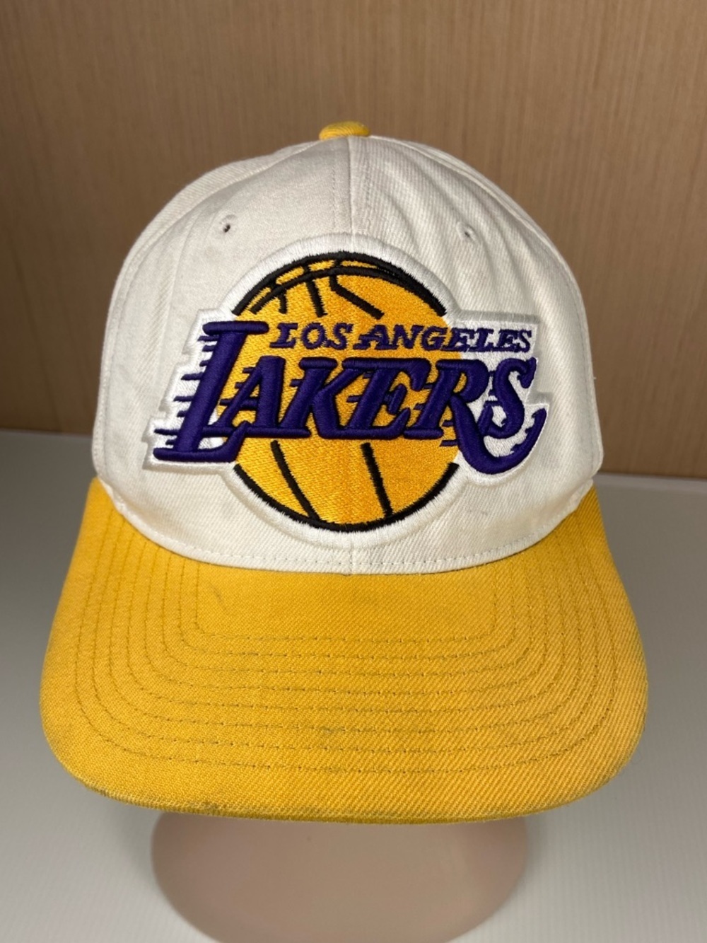 Mitchell & Ness LA Lakers Snapback Hat White Yellow NBA Vintage Style Cap